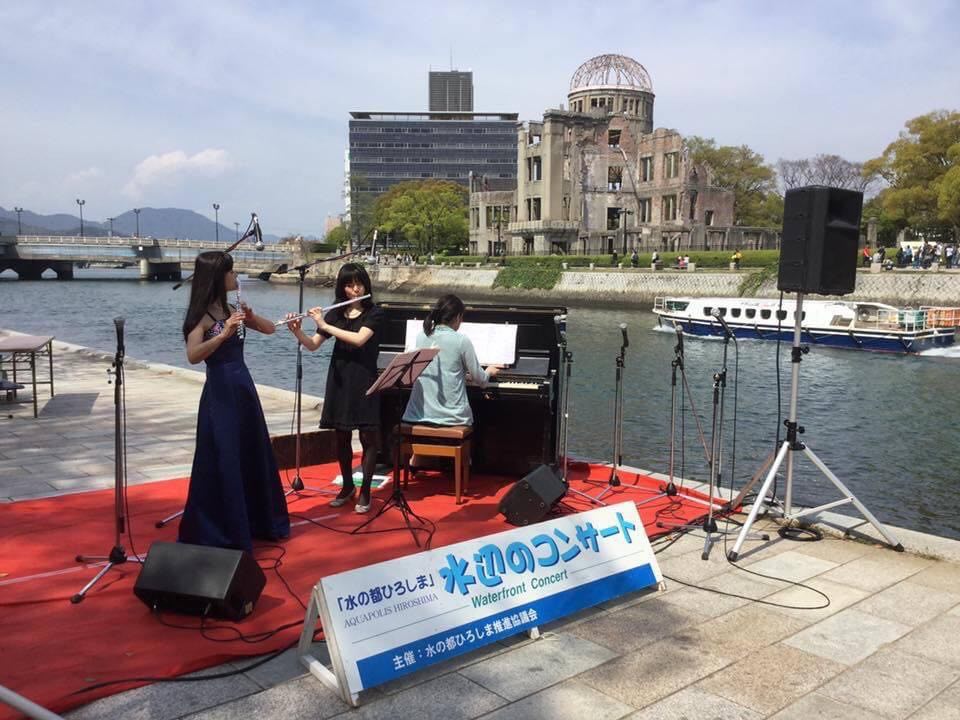 水辺のコンサート　場所　広島市原爆ドーム対岸